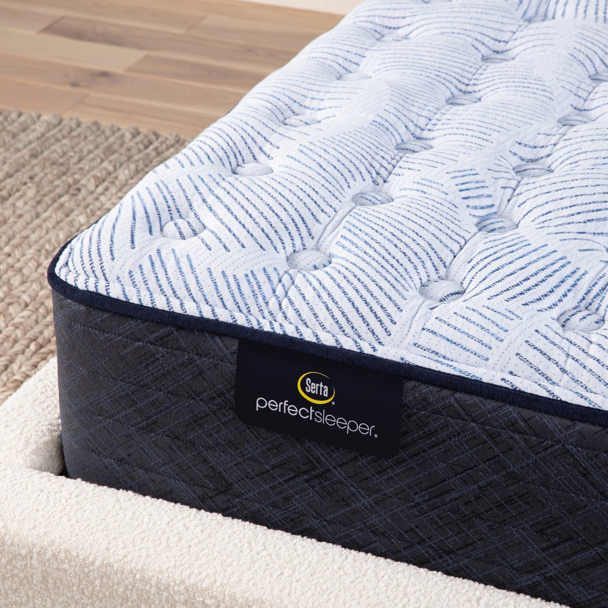 Corner detail of a Serta Perfect Sleeper medium mattress||feel: medium||level: enhanced