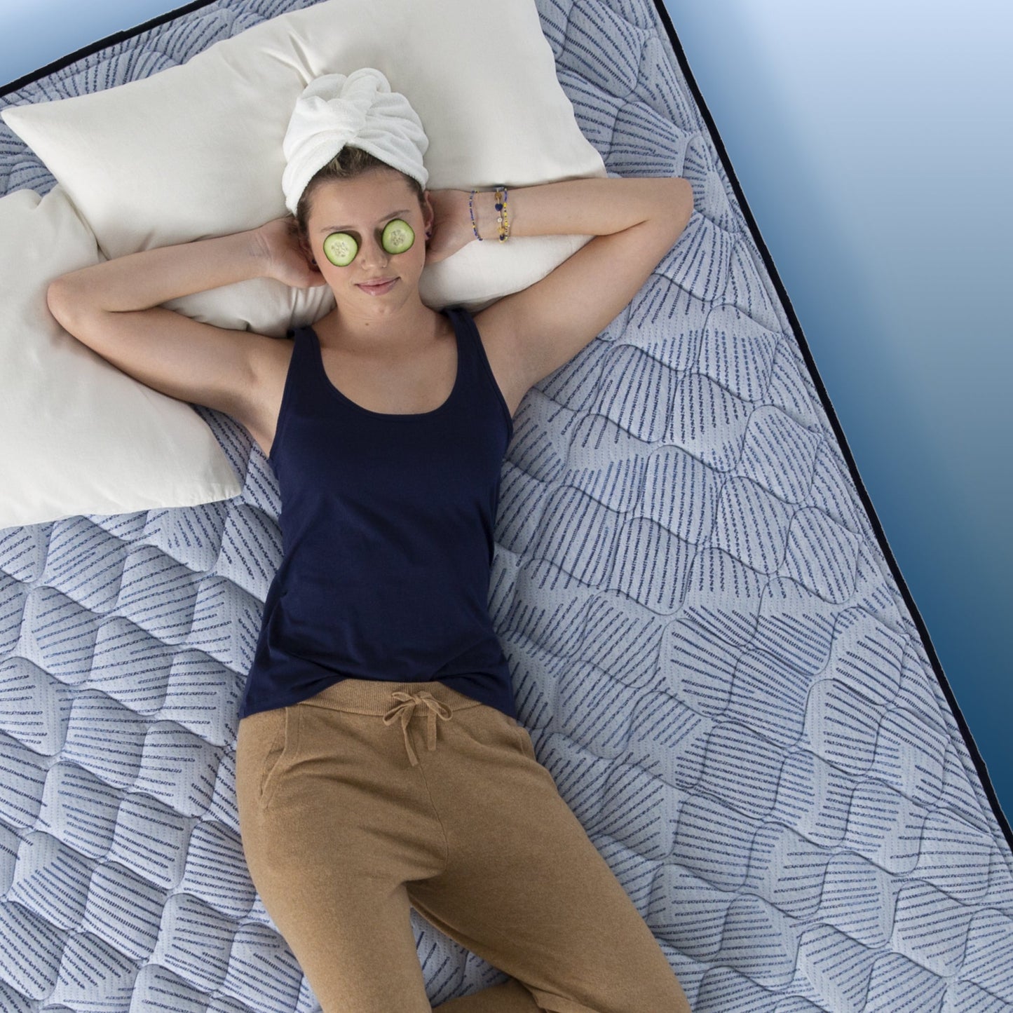 Woman resting on a Serta Perfect Sleeper mattress||feel: medium||level: enhanced